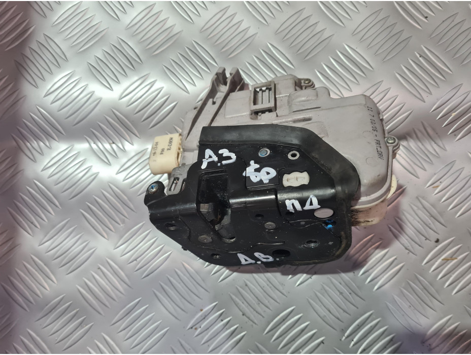 Предна дясна брава за Audi A3 8P Sportback