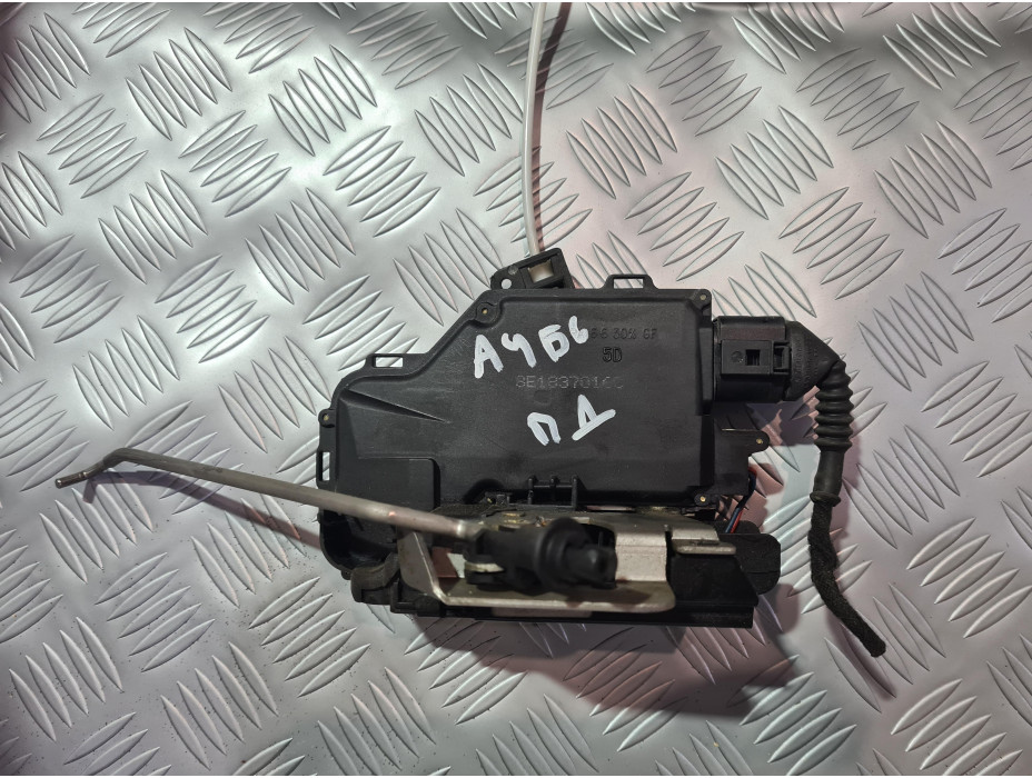 Предна дясна брава за Audi A4 B6