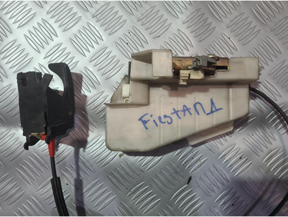 Предна дясна брава за Ford Fiesta MK4