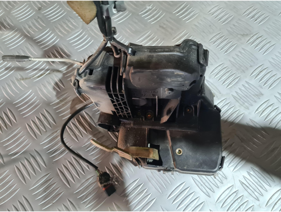 Предна дясна брава за Mercedes E Class W 211 комби Предна дясна брава за Mercedes E Class W 211 комби