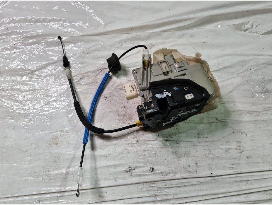 Предна дясна брава за Ауди А4 Б8 / Audi A4 B8 2.0 TDI комби Предна дясна брава за Ауди А4 Б8 / Audi A4 B8 2.0 TDI комби