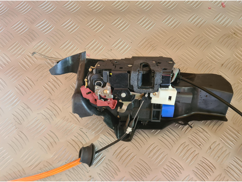 Предна дясна брава с вакуум за Audi A8 D3 4.2i Long