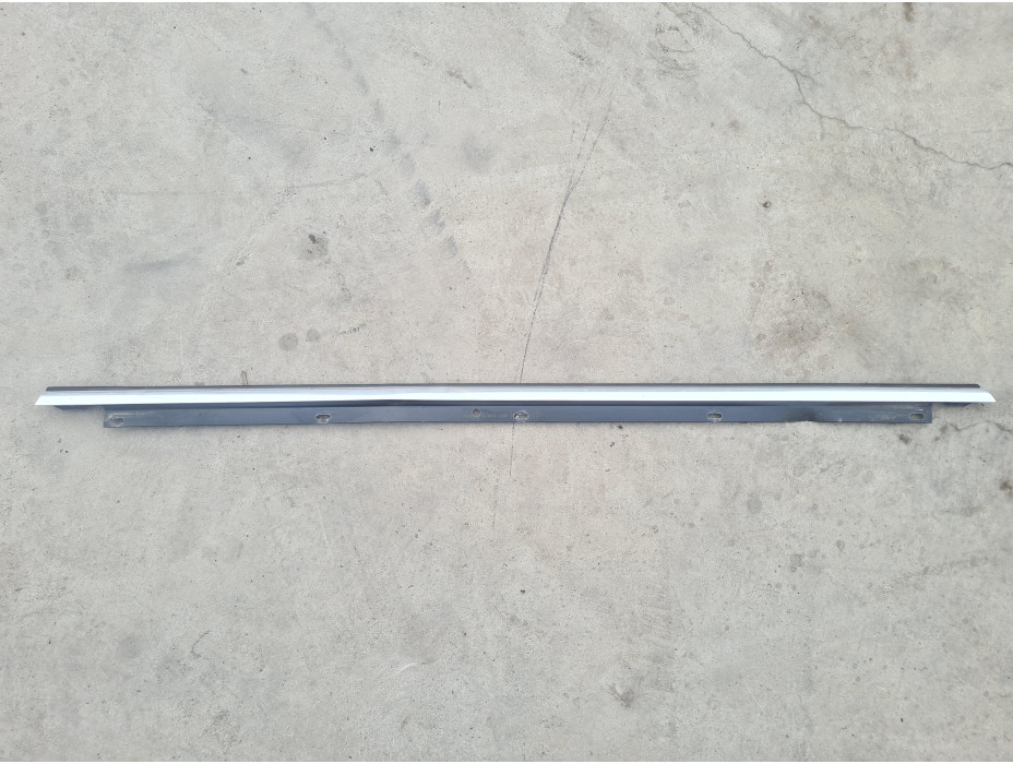 Предна дясна водобранна лайсна за Audi A6 C6 2.7 TDI Quattro Предна дясна водобранна лайсна за Audi A6 C6 2.7 TDI Quattro