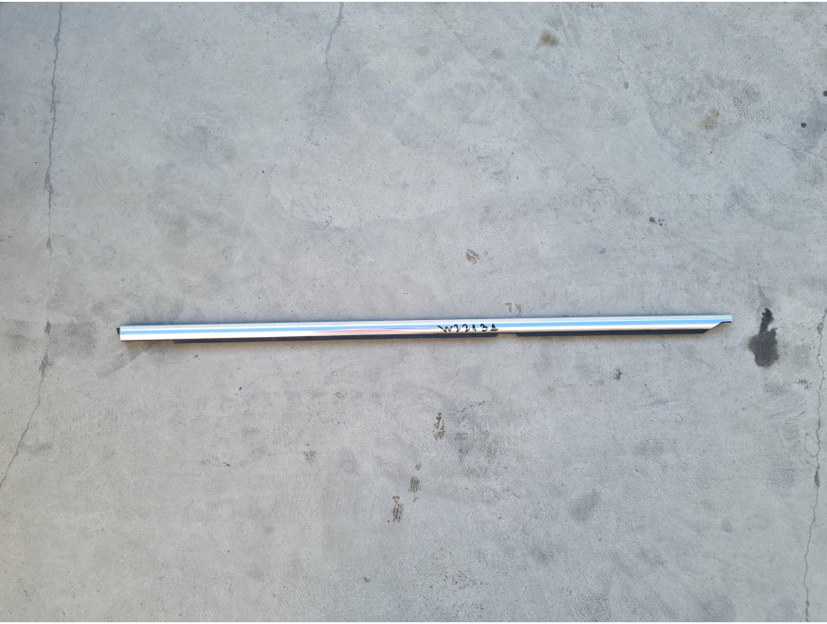 Предна дясна водобранна лайсна за Mercedes S320 CDI W221