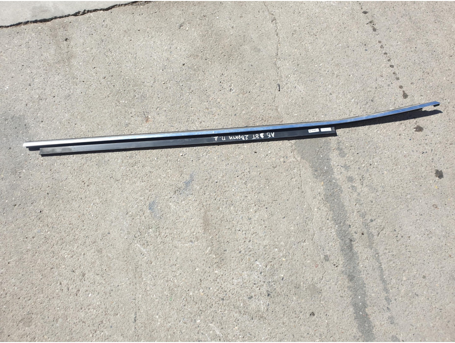 Предна дясна водобранна лайсна за Ауди А5 8Т 2.7TDI