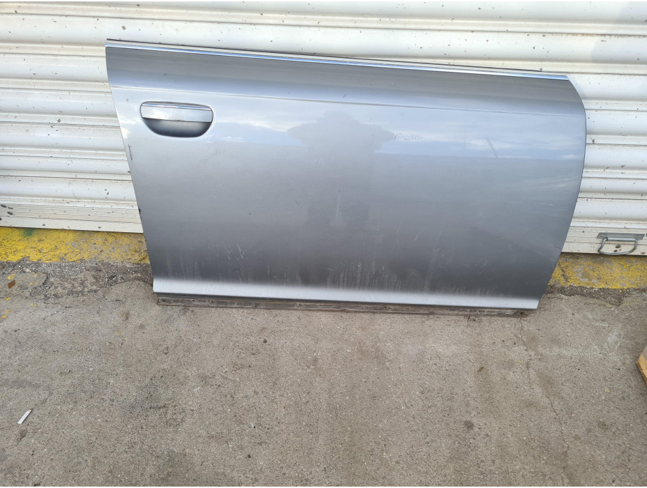 Предна дясна врата за Audi A6 C6 3.2 FSI Quattro Предна дясна врата за Audi A6 C6 3.2 FSI Quattro