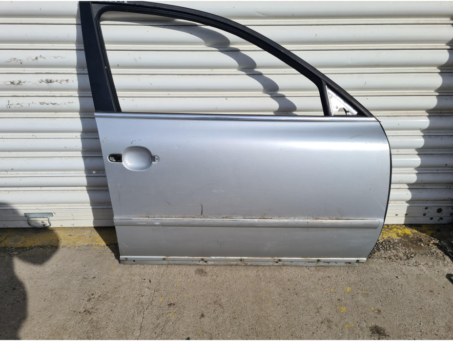 Предна дясна врата за Фолксваген Пасат Б5.5 комби / VW Passat B5.5  2.5 TDI