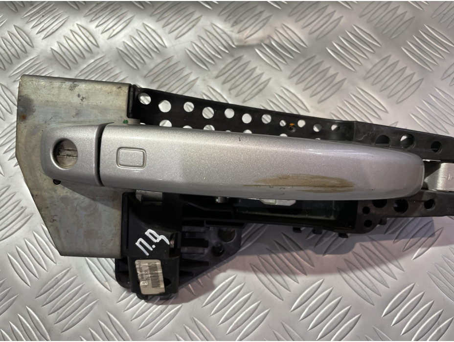 Предна дясна външна дръжка за Audi A4 B8 - Десен волан