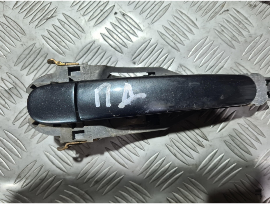 Предна дясна външна дръжка за VW Passat B5 2.5 TDI Предна дясна външна дръжка за VW Passat B5 2.5 TDI