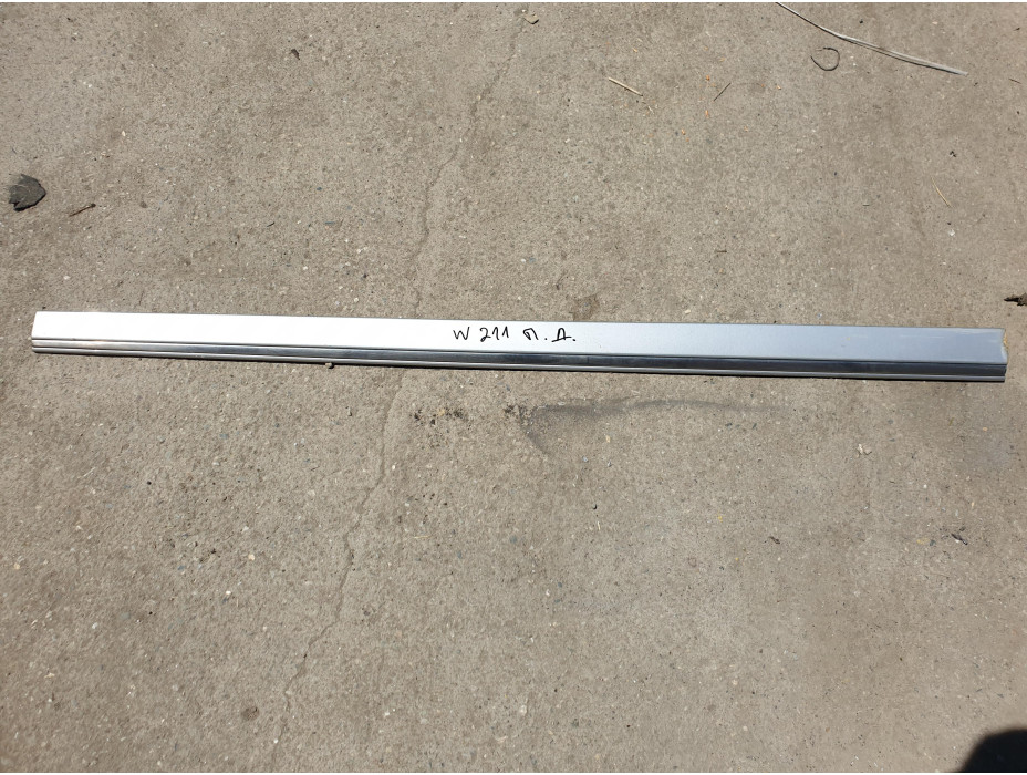 Предна дясна външна лайсна - Авангард за Mercedes E Class W211 2.7CDI Предна дясна външна лайсна - Авангард за Mercedes E Class W211 2.7CDI