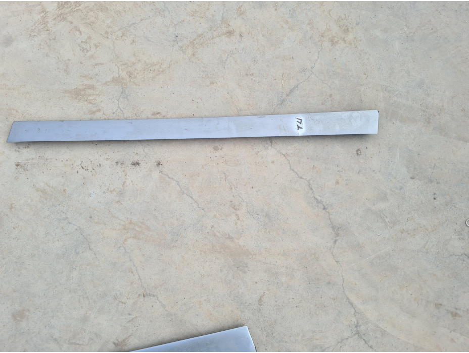 Предна дясна външна лайсна за Audi A6 C6 3.2 FSI Quattro