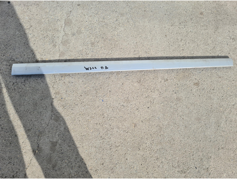 Предна дясна външна лайсна за Mercedes E Class W211