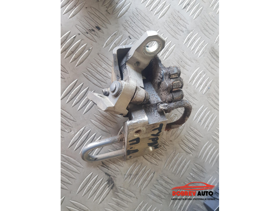 Предна дясна долна панта за VW Touran 1T Предна дясна долна панта за VW Touran 1T