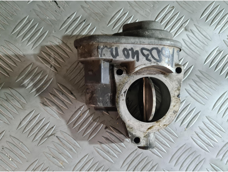 Предна дясна дросел клапа за Audi A8 D3 4.0 TDI Предна дясна дросел клапа за Audi A8 D3 4.0 TDI