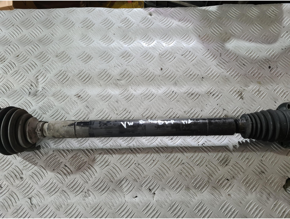 Предна дясна полуоска за VW Passat B6 2.0 TDI ВМР Предна дясна полуоска за VW Passat B6 2.0 TDI ВМР