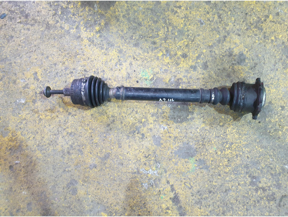Предна дясна полуоска за Ауди А4 Б5 2.5тди / Audi A4 B5 2.5TDI Предна дясна полуоска за Ауди А4 Б5 2.5тди / Audi A4 B5 2.5TDI