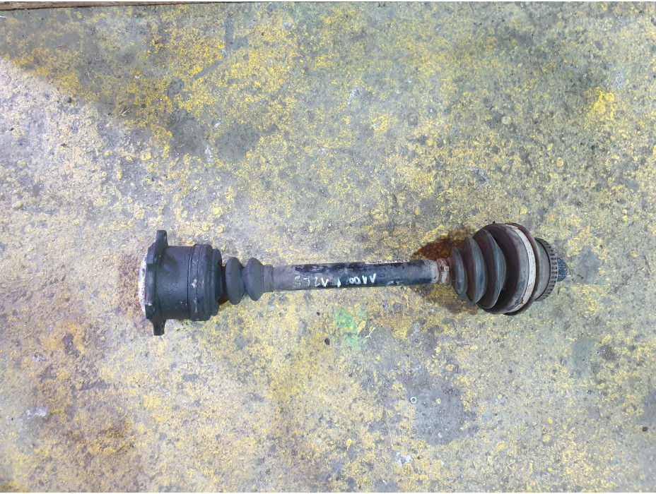 Предна дясна полуоска за Ауди А6 Ц5 2.4и / Audi A6 C5 2.4i Предна дясна полуоска за Ауди А6 Ц5 2.4и / Audi A6 C5 2.4i