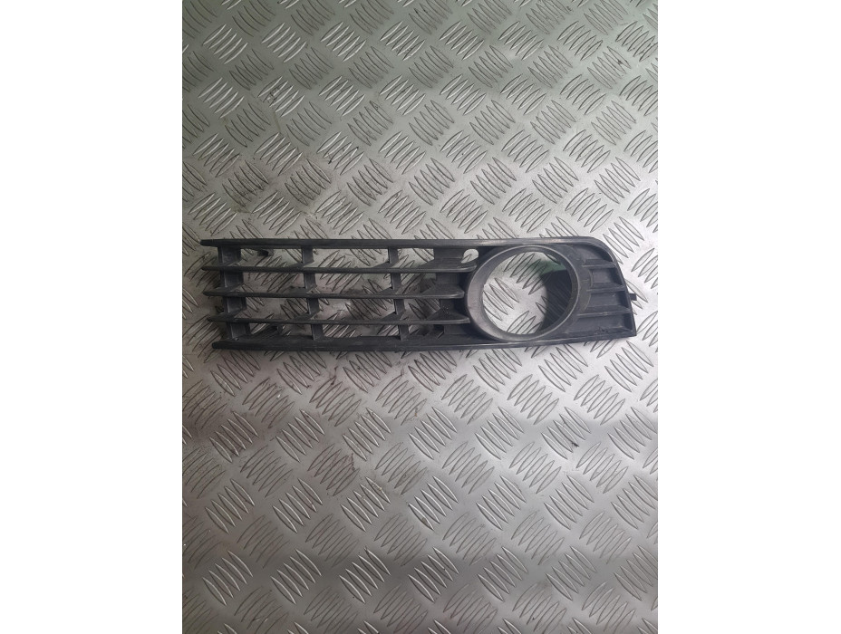 Предна дясна решетка за халоген за Audi A4 B6