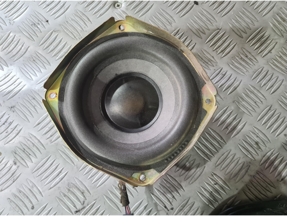 Предна дясна тонколона Bose - голяма за Audi A6 C6 3.2 FSI Quattro