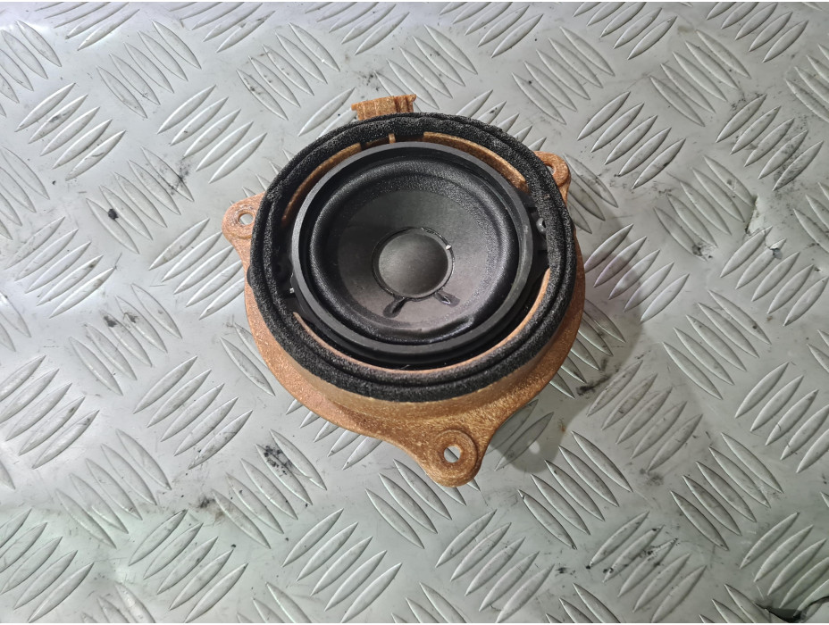 Предна дясна тонколона Bose - малка за Audi A6 C6 3.2 FSI Quattro