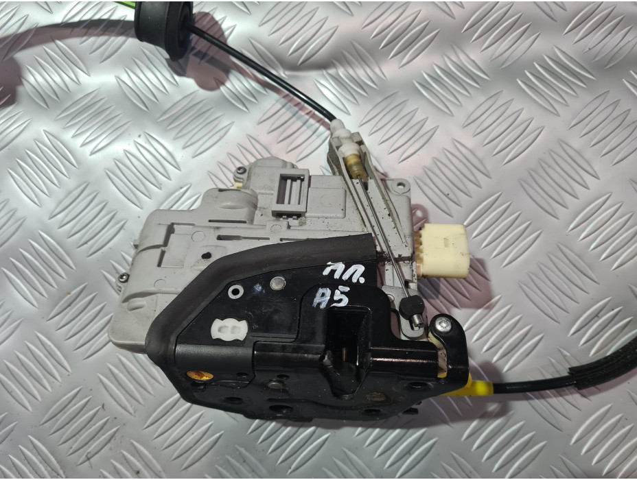 Предна лява брава за Audi A5 8T Coupe - Десен волан Предна лява брава за Audi A5 8T Coupe - Десен волан