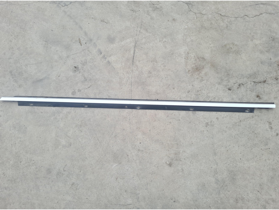 Предна лява водобранна лайсна Audi A6 C6 2.7 TDI Quattro