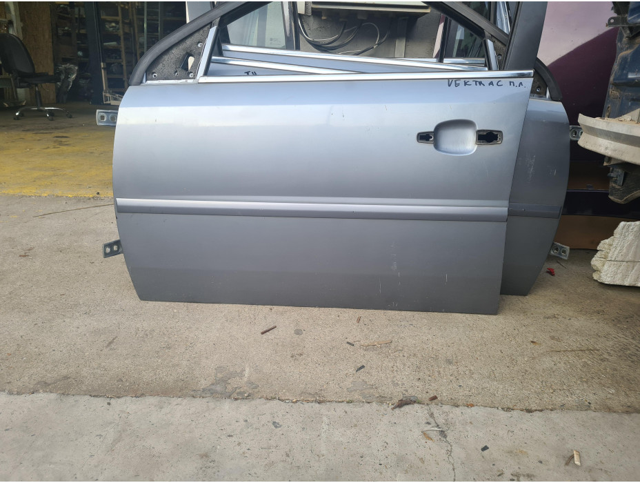 Предна лява врата за Opel Vectra C Комби Предна лява врата за Opel Vectra C Комби