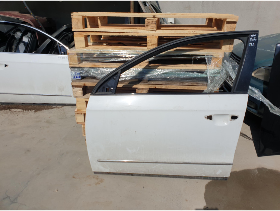 Предна лява врата за VW Passat B6 2.0 TDI Предна лява врата за VW Passat B6 2.0 TDI