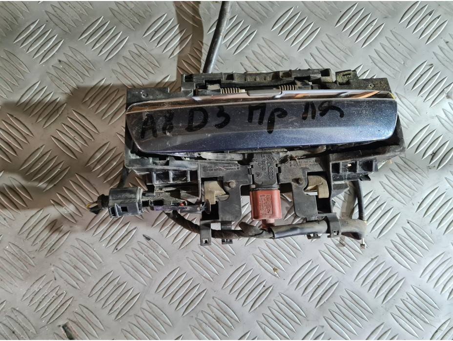 Предна лява външна дръжка за Audi A8 D3 Предна лява външна дръжка за Audi A8 D3