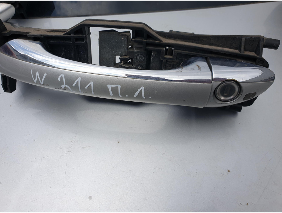 Предна лява външна дръжка за Mercedes E Class W211 2.7CDI Предна лява външна дръжка за Mercedes E Class W211 2.7CDI