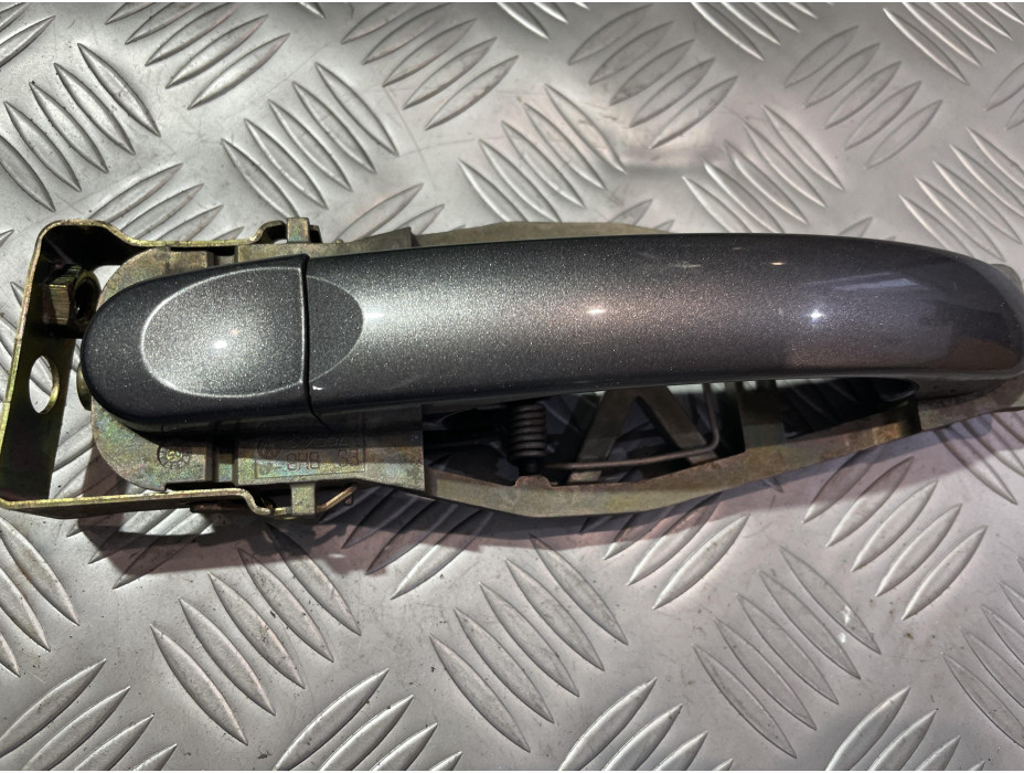 Предна лява външна дръжка за Volkswagen Touran 1T - Десен волан Предна лява външна дръжка за Volkswagen Touran 1T - Десен волан