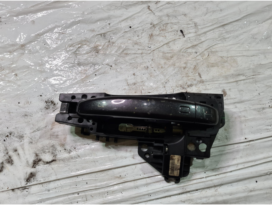 Предна лява външна дръжка за Ауди А4 Б8 / Audi A4 B8 2.0 TDI комби Предна лява външна дръжка за Ауди А4 Б8 / Audi A4 B8 2.0 TDI комби