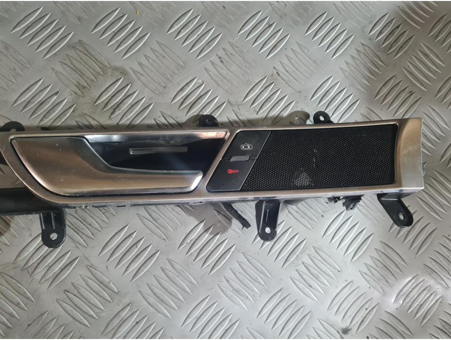 Предна лява вътрешна дръжка за Audi A6 C6 2.7 TDI Quattro Предна лява вътрешна дръжка за Audi A6 C6 2.7 TDI Quattro