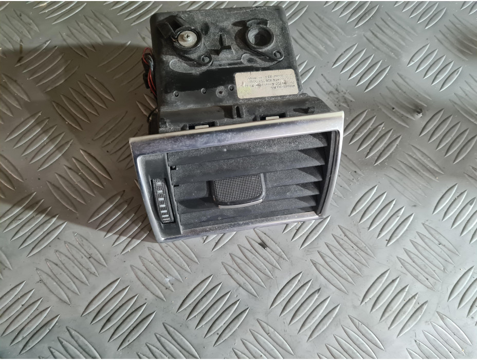 Предна лява вътрешна духалка за Audi A8 D3