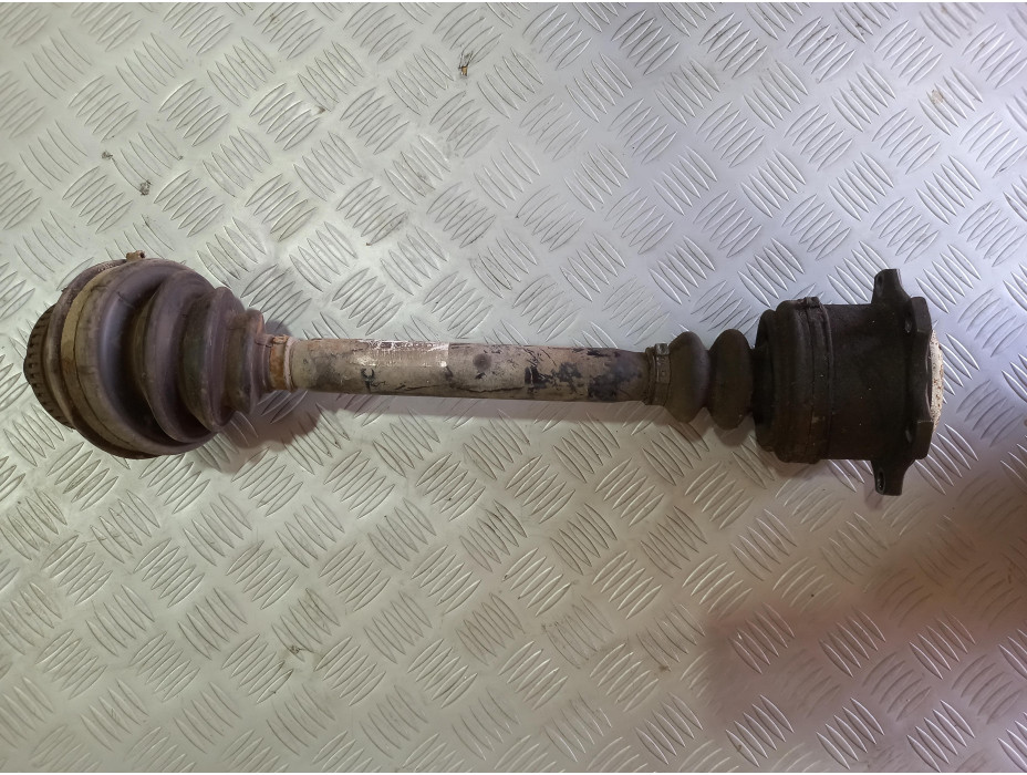 Предна лява полуоска за Audi A6 C5 2.4 i Automat