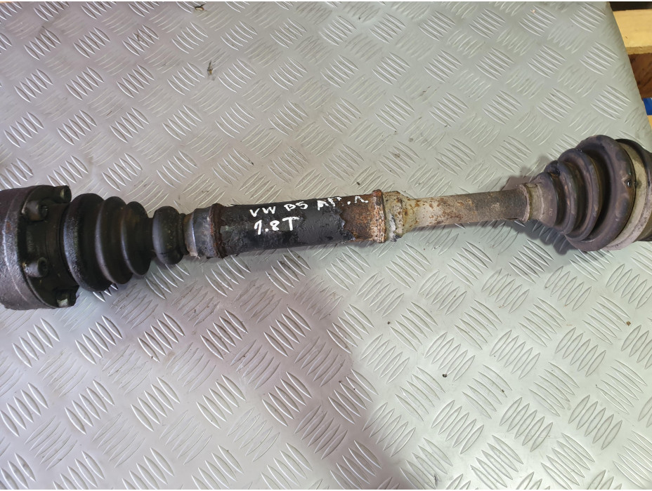 Предна лява полуоска за VW Passat B5 1.8 T комби