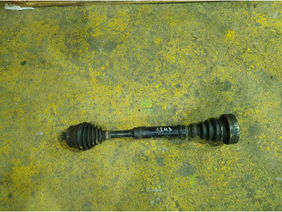Предна лява полуоска за Ауди А4 Б5 / Audi A4 B5 Предна лява полуоска за Ауди А4 Б5 / Audi A4 B5