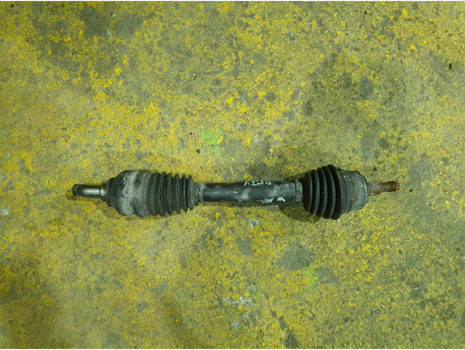 Предна лява полуоска за Мерцедес А140 W168 / Mercedes A140 W168