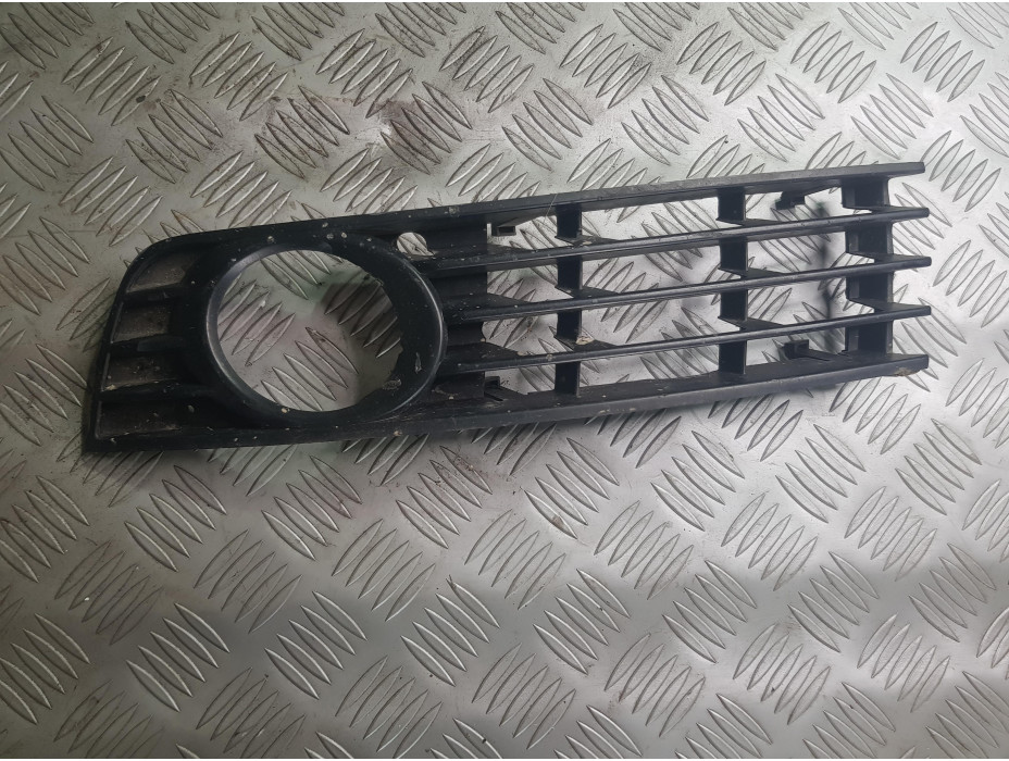 Предна лява решетка за халоген за Audi A4 B6