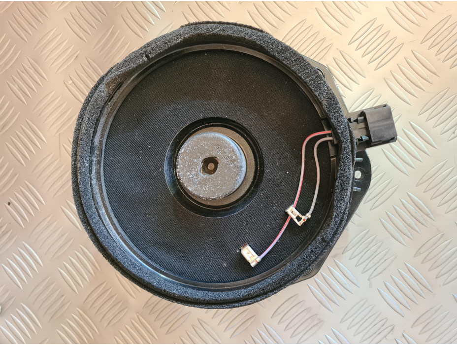 Предна лява тонколона Bose за Audi A8 D3 4.2i Предна лява тонколона Bose за Audi A8 D3 4.2i