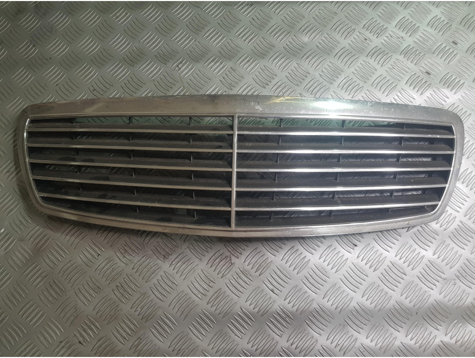 Предна решетка за Mercedes E Class W211 Avangard