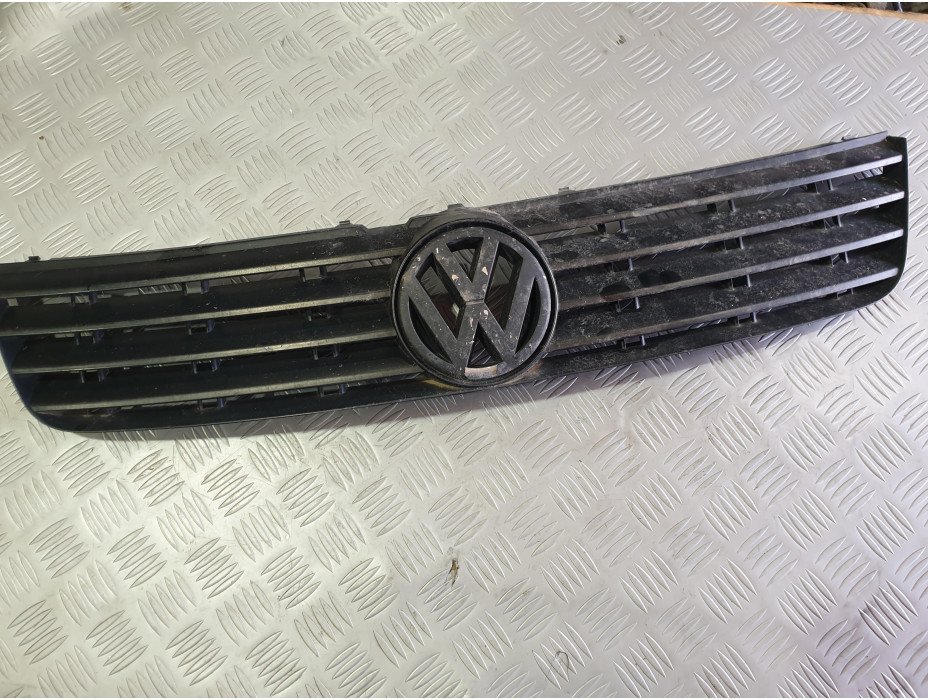 Предна решетка за VW Passat B5 1.8 T комби