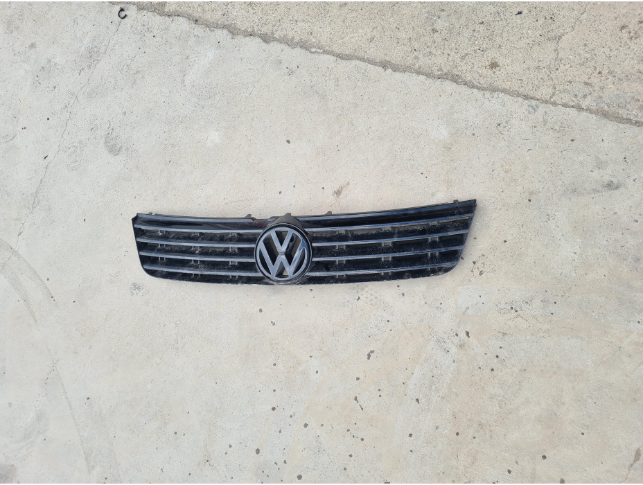 Предна решетка за VW Passat B5 2.5 TDI
