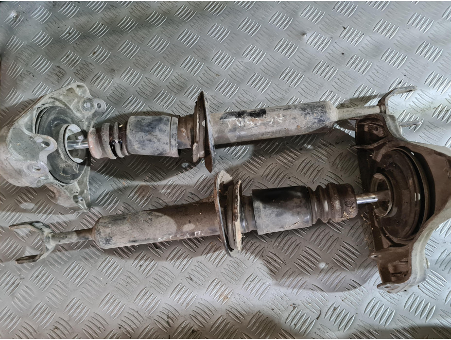 Предни амортисьори за Audi A6 C5 2.5 TDI