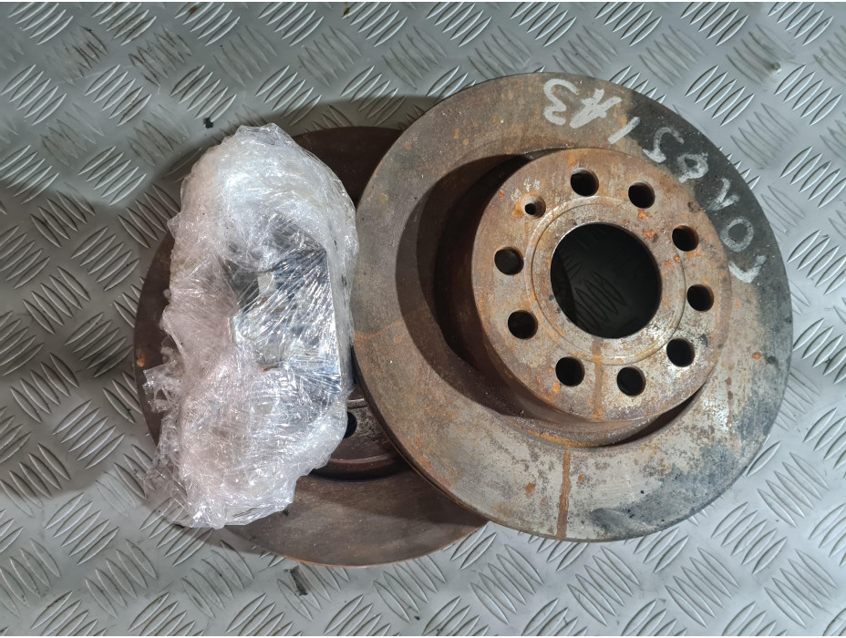 Предни дискове + накладки за VW Golf 5 Предни дискове + накладки за VW Golf 5