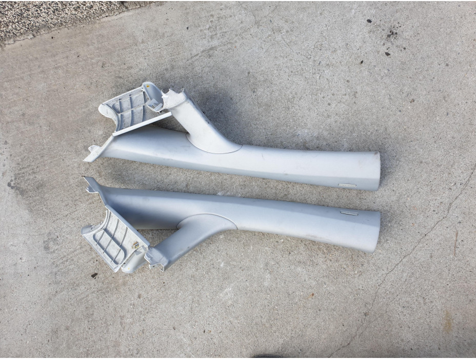 Предни кори за колонки за VW Touran