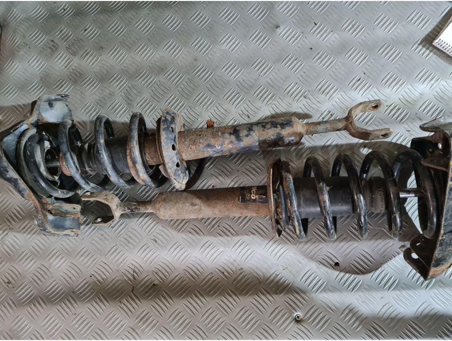 Предни макферсони за Audi A4 B5 1.8 I Sedan