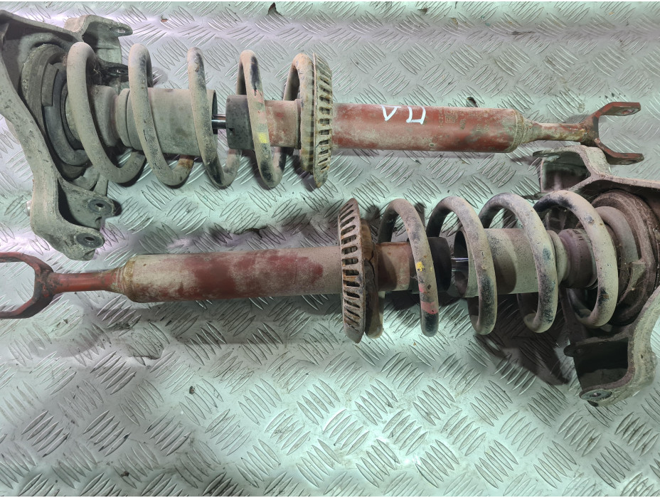 Предни макферсони за Audi A6 C5 2.4 i Automat Sedan