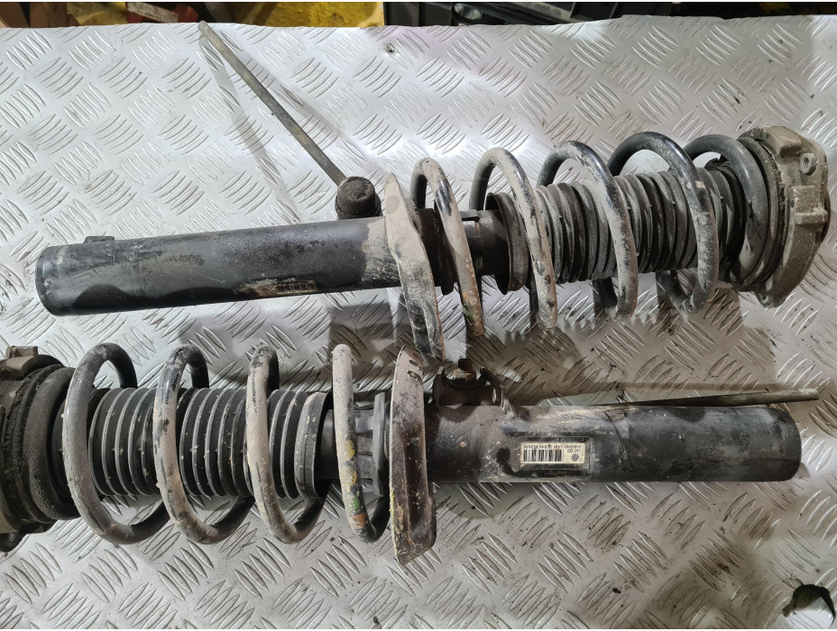 Предни макферсони за VW Passat B6 2.0 TDI ВМР Предни макферсони за VW Passat B6 2.0 TDI ВМР