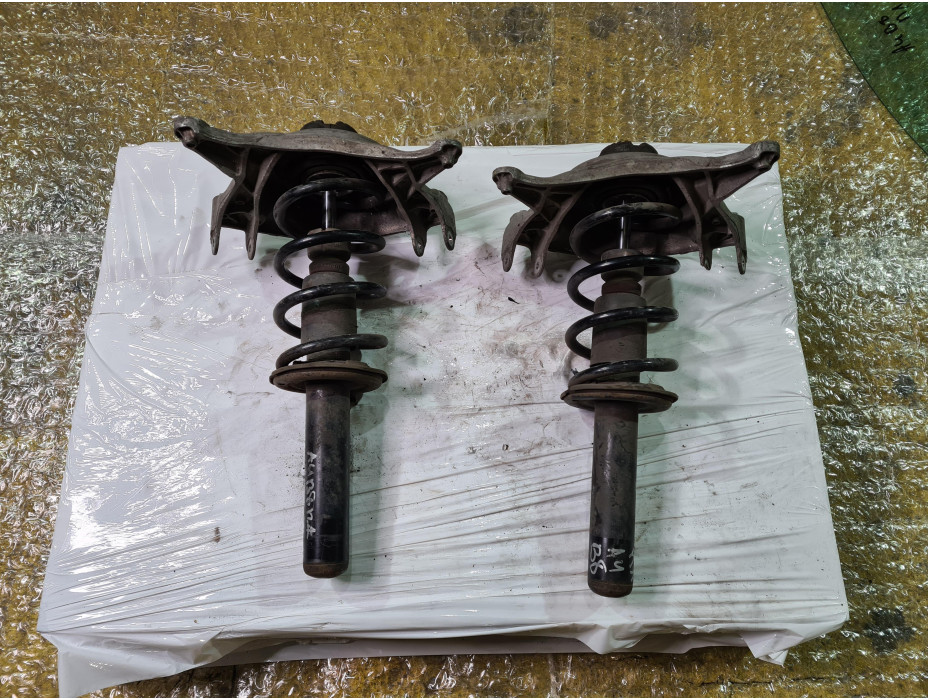 Предни макферсони за Ауди А4 Б8 / Audi A4 B8 2.0 TDI комби